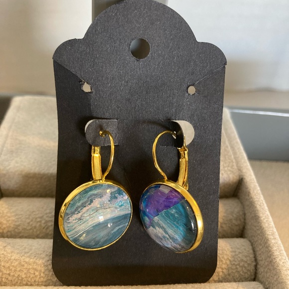 Handmade Pendant on 16” chain w/ matching earrings - Picture 5 of 9